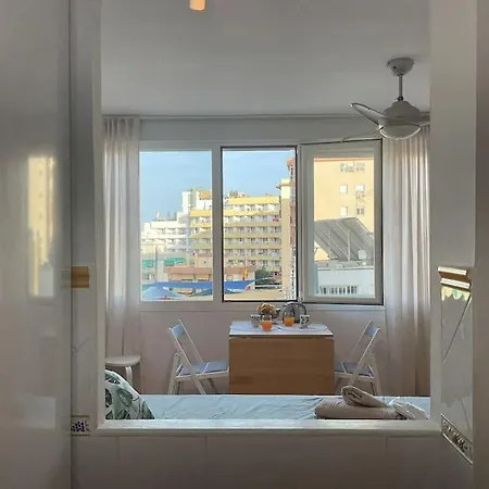 Helios - City Center - Parking Apartment Torremolinos